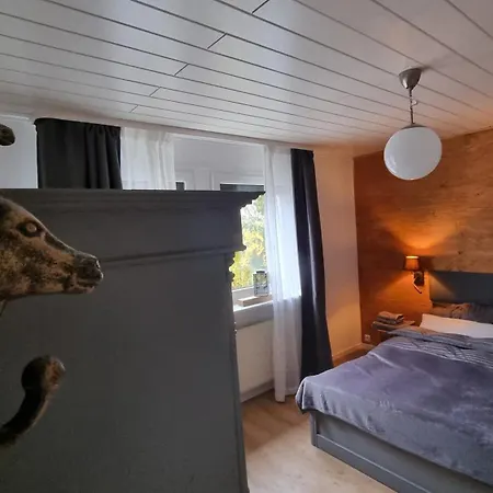 Luxurioes Modernisiertes In See- Und Stadtnaehe * Лейпциг